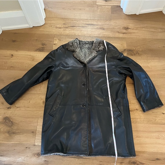 Danier Black Leather and faux fur reversible coat - Picture 7 of 10